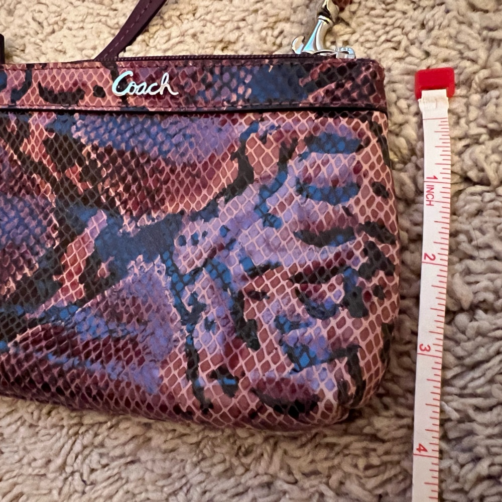 Coach leather patton purple/black snakeskin print wristlet - Picture 7 of 8
